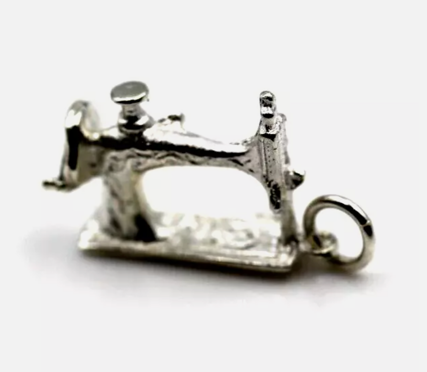 Kaedesigns 9ct Yellow, Rose or White Gold Sewing Machine Charm Pendant