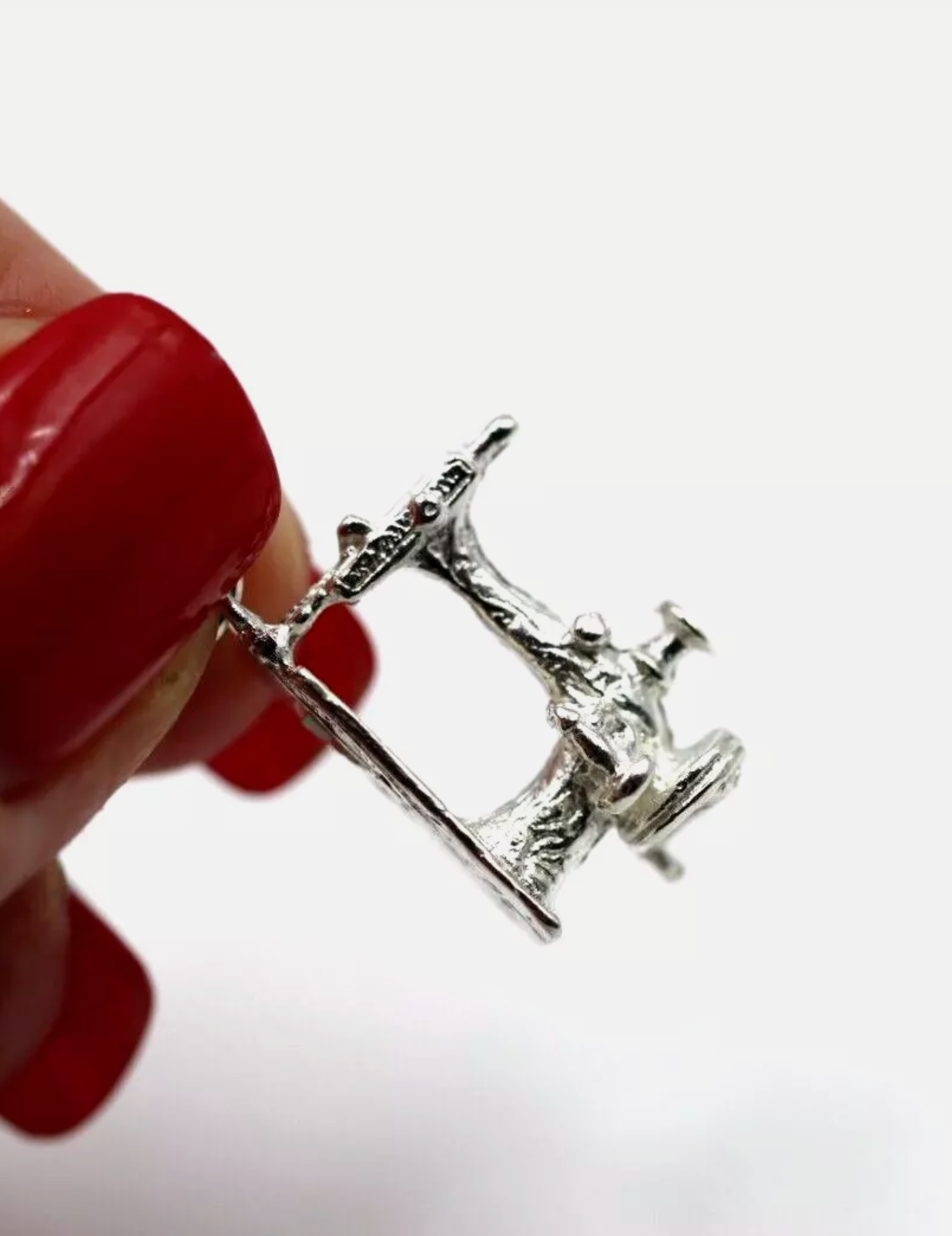 Kaedesigns 9ct Yellow, Rose or White Gold Sewing Machine Charm Pendant