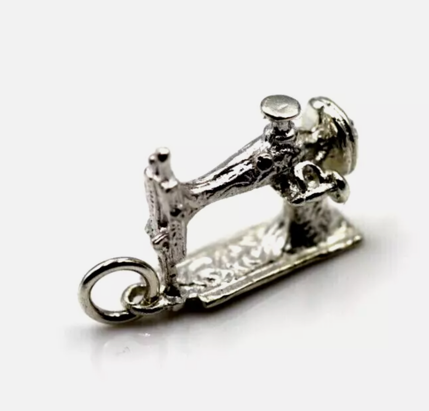 Kaedesigns 9ct Yellow, Rose or White Gold Sewing Machine Charm Pendant