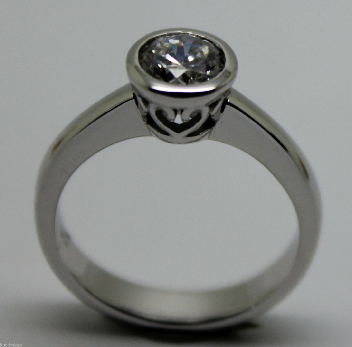 Genuine Cubic Zirconia 9ct Solid White Gold Ring Size Q
