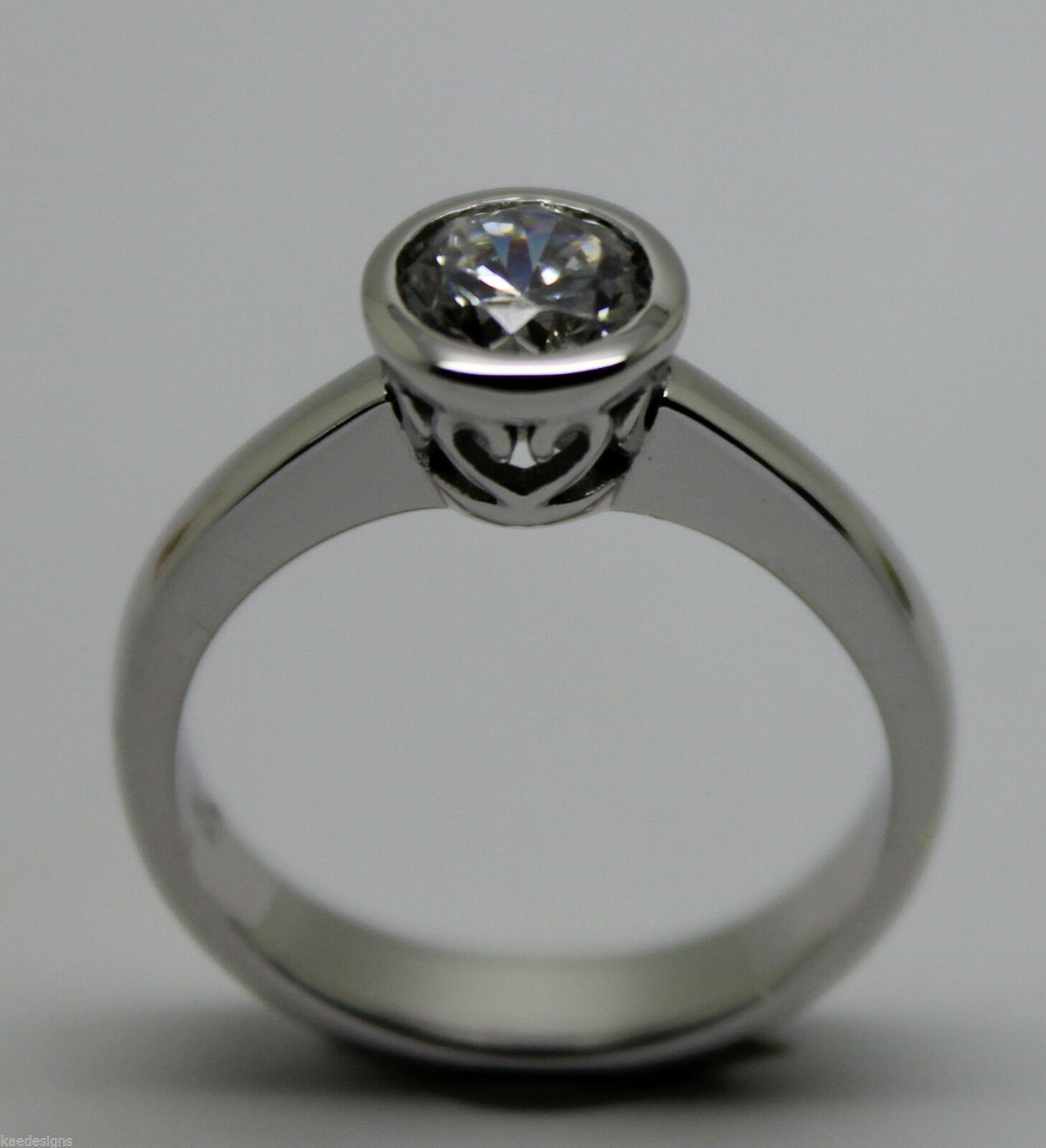 Genuine Cubic Zirconia 9ct Solid White Gold Ring Size Q