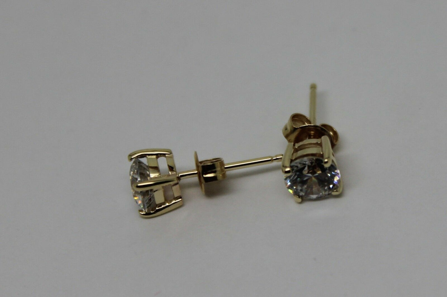 Genuine 9ct Yellow Gold Claw-Set Round 6mm Stud Earrings