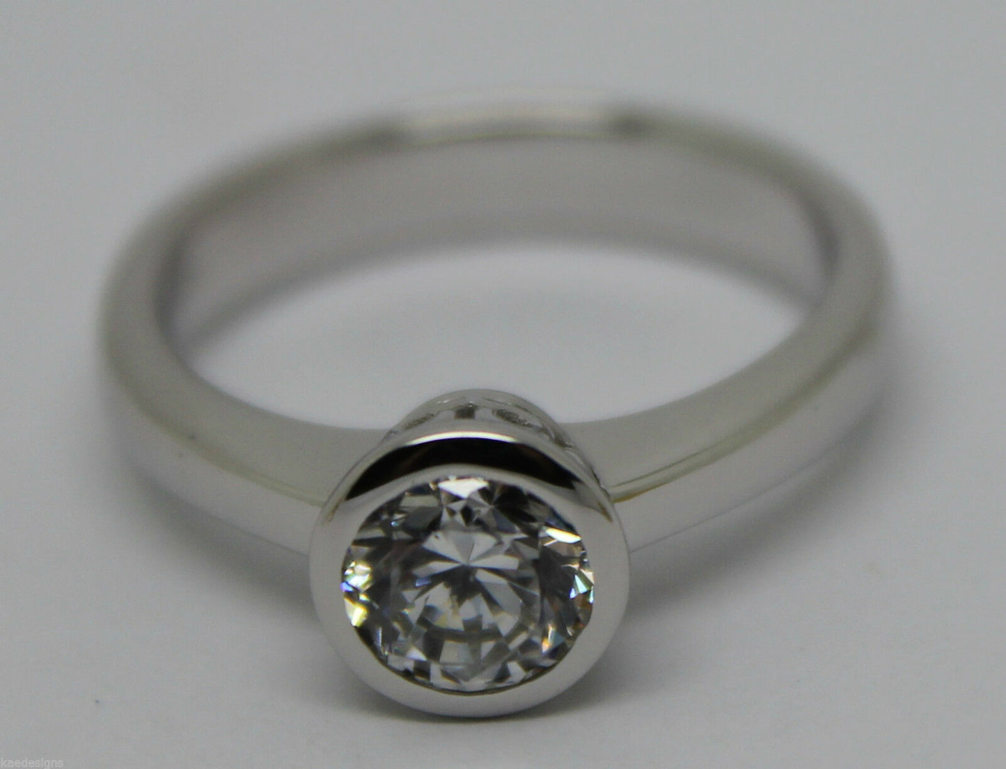 Genuine Cubic Zirconia 9ct Solid White Gold Ring Size Q