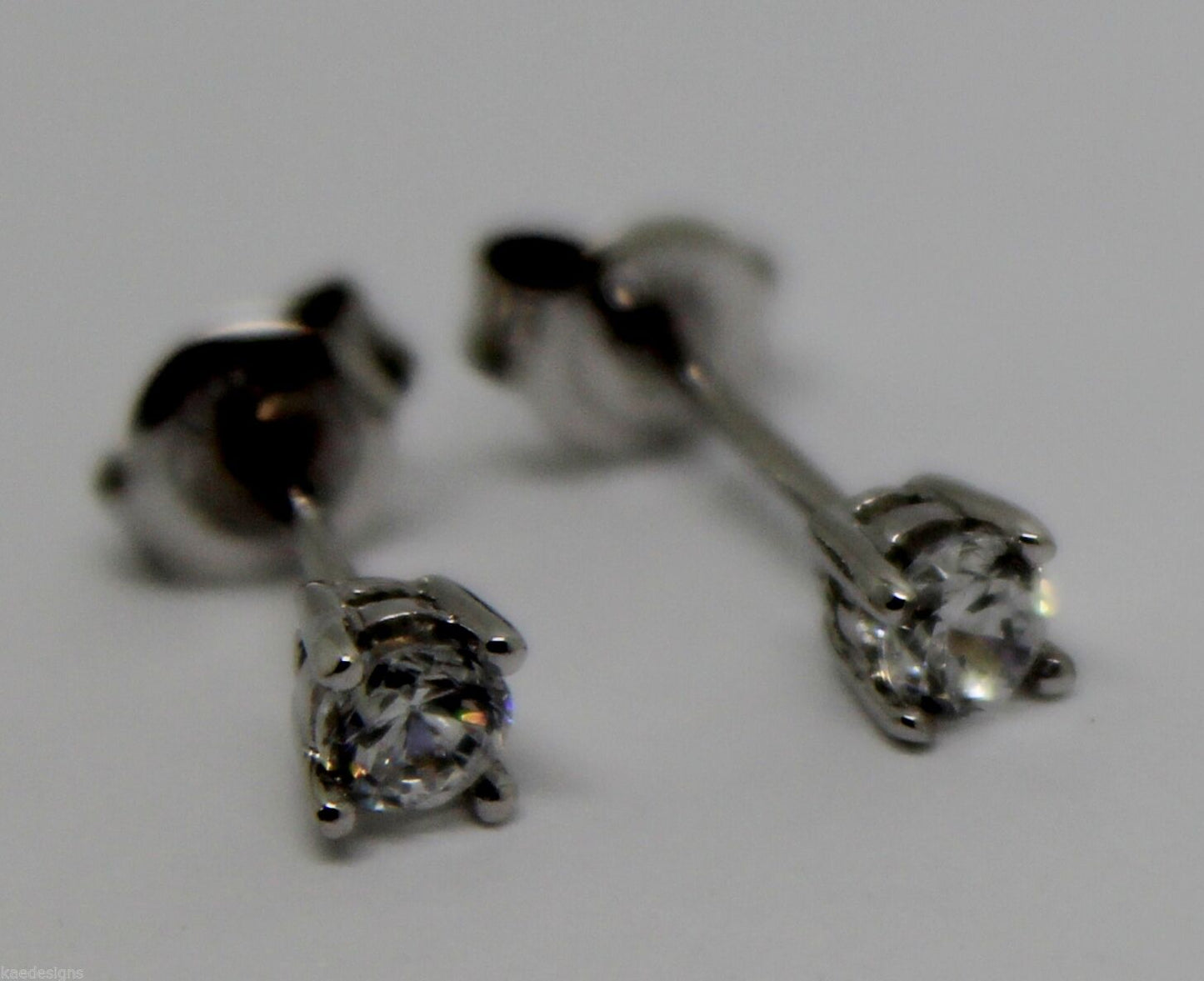 Kaedesigns Genuine New 9ct White Gold Claw-set Round 3mm C Z Stone Stud Earrings