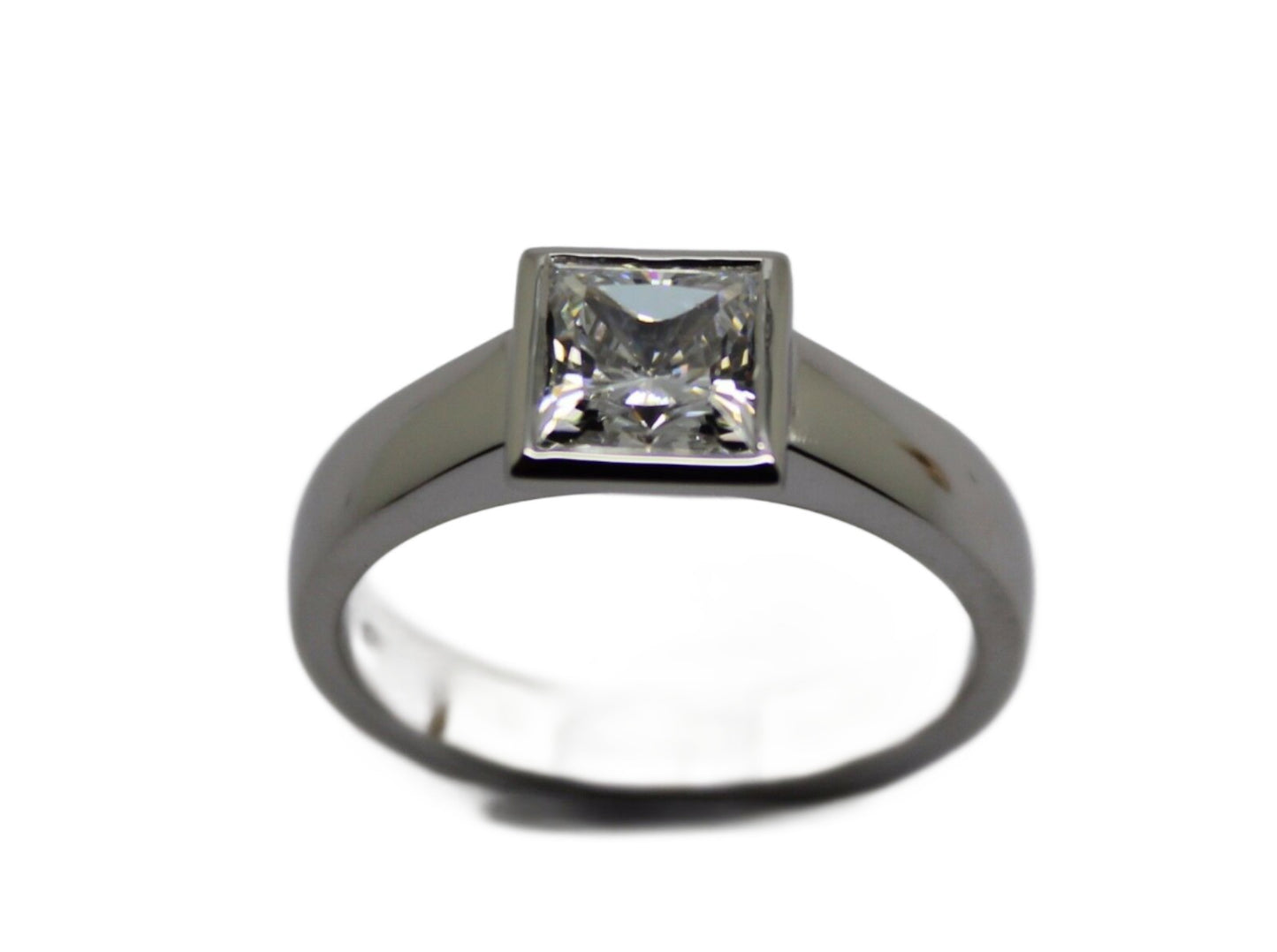 Genuine 9ct 375 Solid White Gold Heavy Solid Princess Cut Ring Size 9