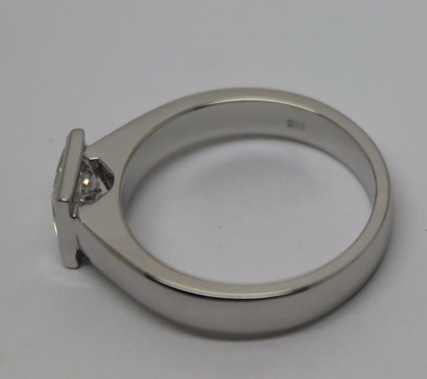 Genuine 9ct 375 Solid White Gold Heavy Solid Princess Cut Ring Size 9