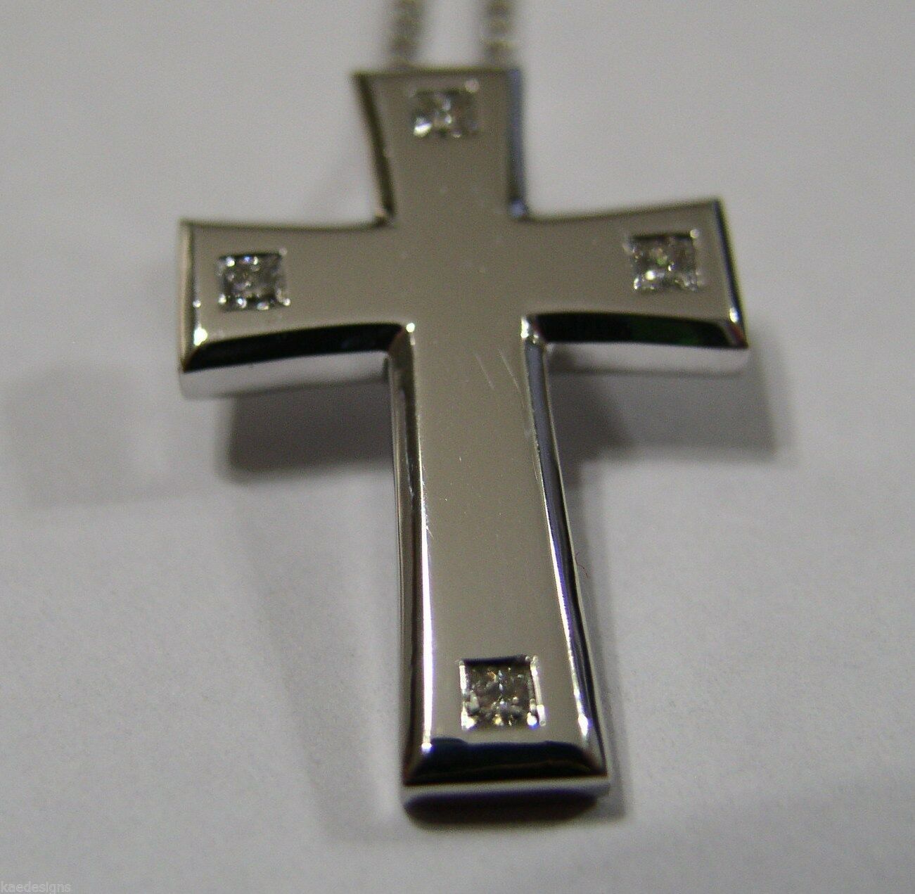 Genuine 18ct / 750 White Gold Crucifix Cross And Genuine Diamond Pendant