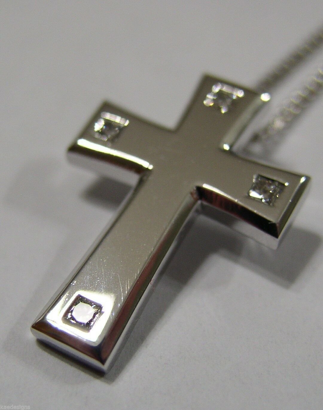 Genuine 18ct / 750 White Gold Crucifix Cross And Genuine Diamond Pendant
