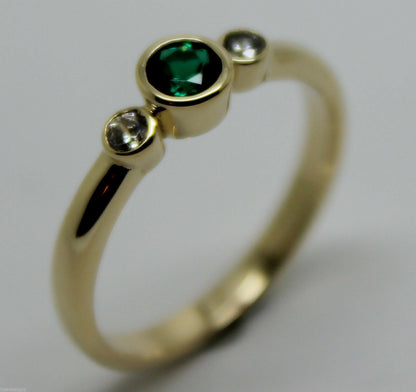 Size M Genuine 9ct 9kt Yellow, Rose or White Gold Trilogy & Emerald Ring