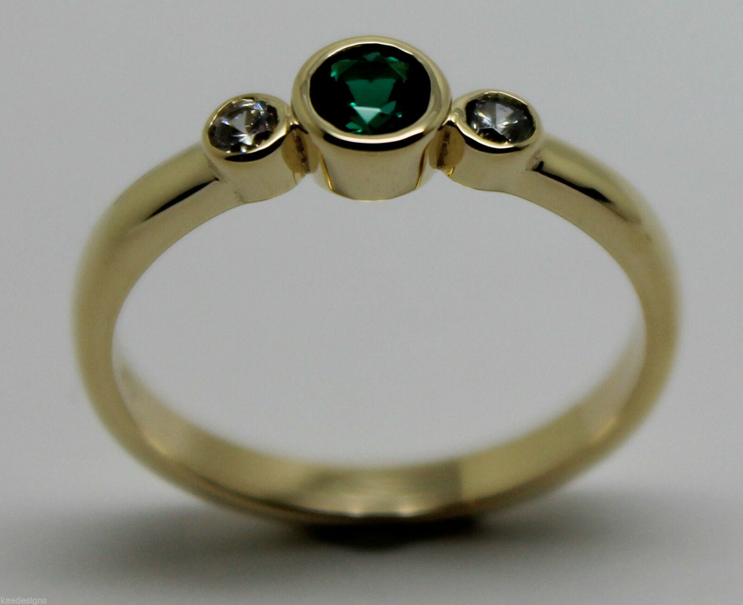 Size M Genuine 9ct 9kt Yellow, Rose or White Gold Trilogy & Emerald Ring