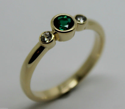 Size M Genuine 9ct 9kt Yellow, Rose or White Gold Trilogy & Emerald Ring