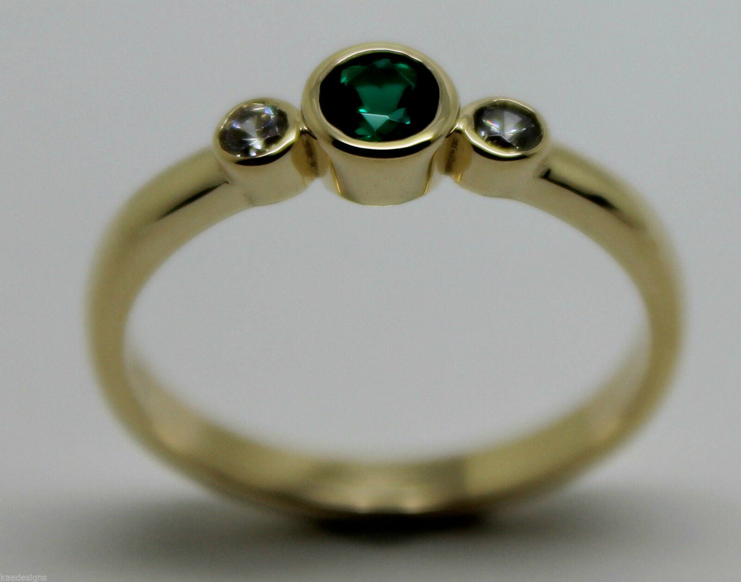 Size M Genuine 9ct 9kt Yellow, Rose or White Gold Trilogy & Emerald Ring