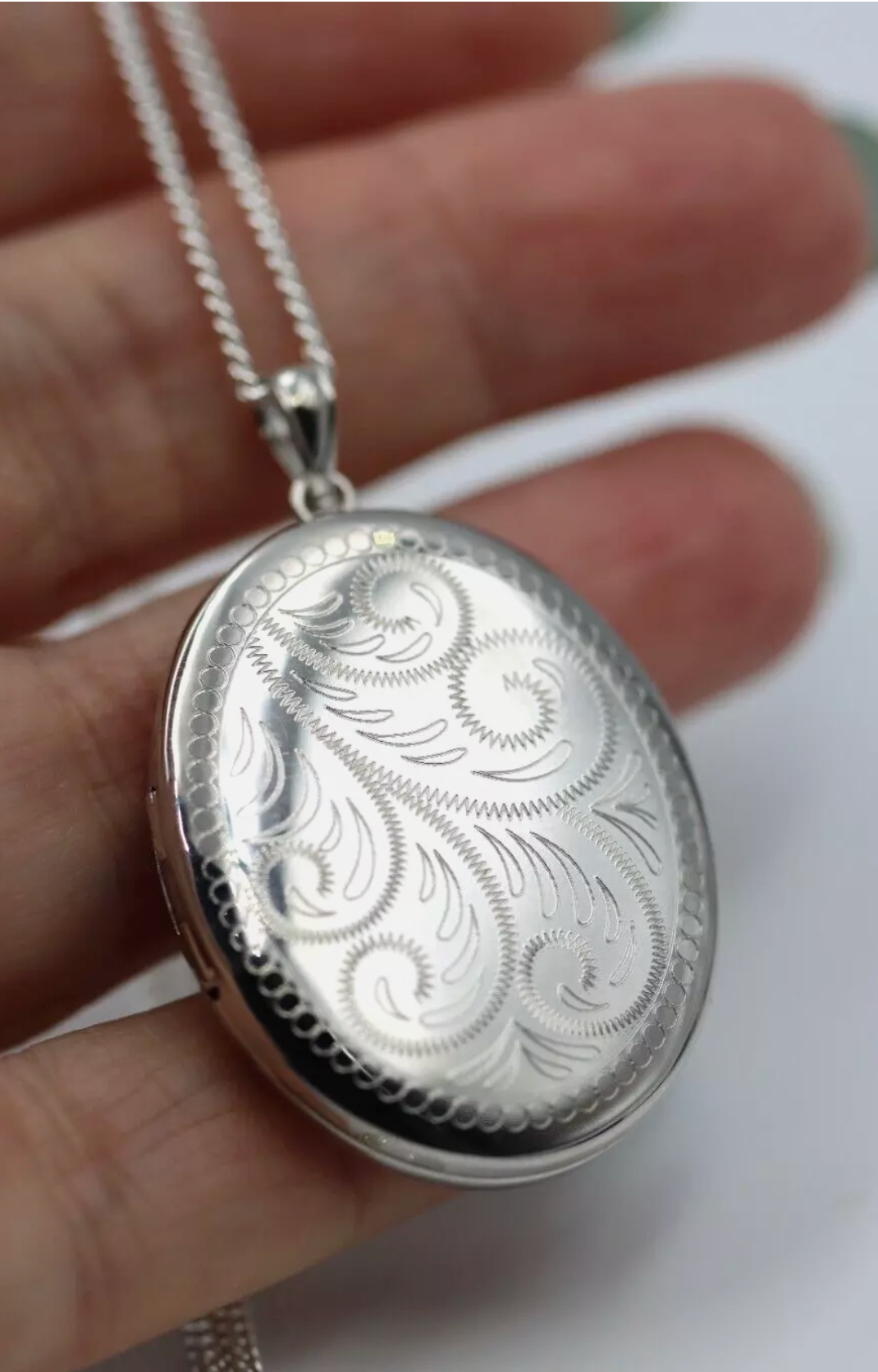 Sterling Silver 925 Oval Engraved Pendant Locket 2 photos + Necklace