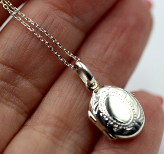 Sterling Silver 925 Oval Small Locket Pendant With 2 Photos + Chain