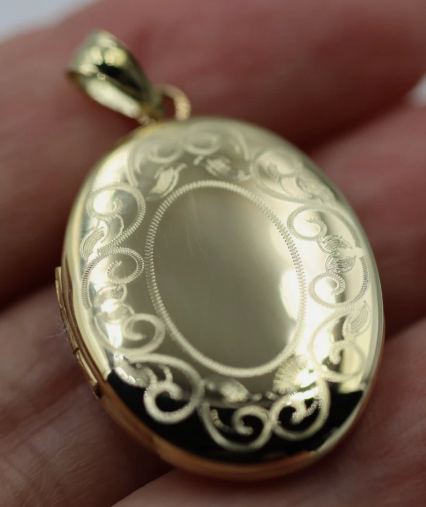 Genuine 9ct 9k 375 Yellow Gold Patterned Oval Locket