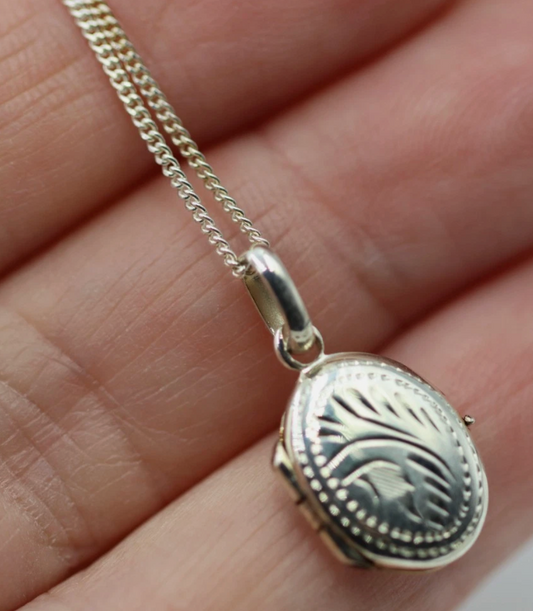 Sterling Silver 925 Oval Small Locket Pendant With 2 Photos + Chain