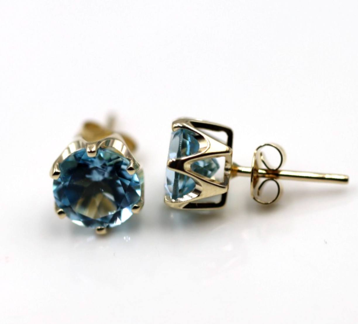 Kaedesigns,Genuine New 9ct Yellow Gold Claw-Set Round Cz Blue 8mm Stud Earrings