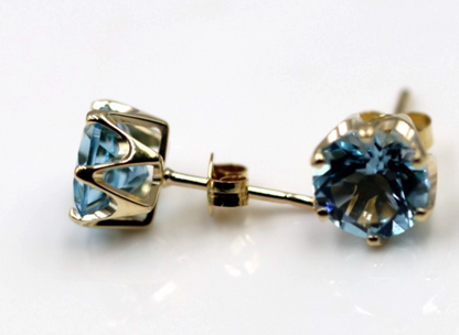 Kaedesigns,Genuine New 9ct Yellow Gold Claw-Set Round Cz Blue 8mm Stud Earrings
