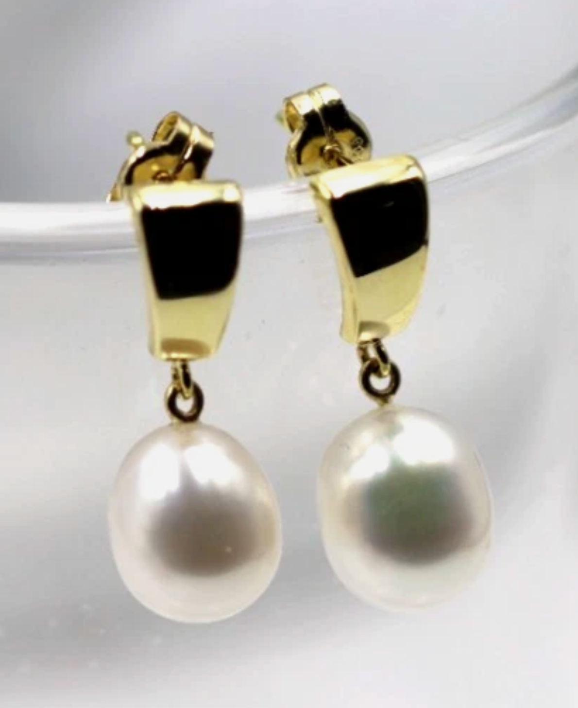 Genuine 9ct 375 Yellow Gold Oval Freshwater Pearl 9mm x 8mm Stud Earrings
