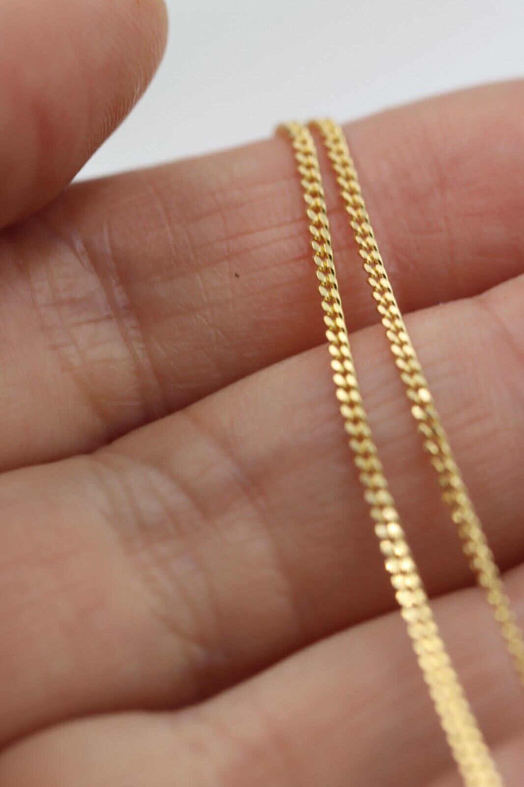 18ct 750 Yellow Gold Kerb Curb Chain Necklace 50cm 3.76grams -Free express post