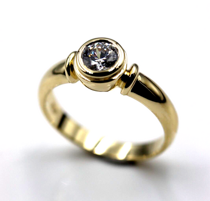 Genuine 9ct Solid Yellow Gold Bezel Setting Ring Cubic Zirconia -Free post