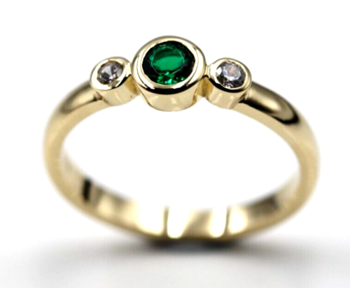 Size M Genuine 9ct 9kt Yellow, Rose or White Gold Trilogy & Emerald Ring