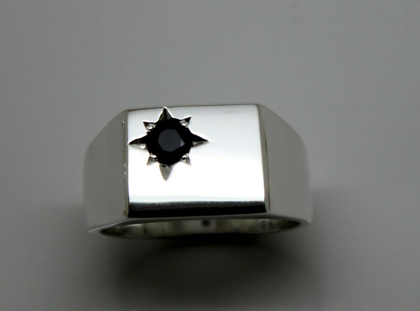 Kaedesigns Mens Sterling Silver 925 Black 4mm Sapphire Square Signet Ring