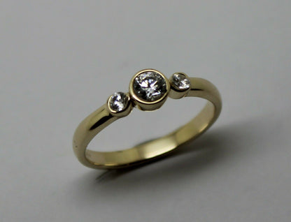 Kaedesigns, Genuine 9ct 9kt Size O Yellow, Rose or White Gold Trilogy & Cubic Zirconia Ring