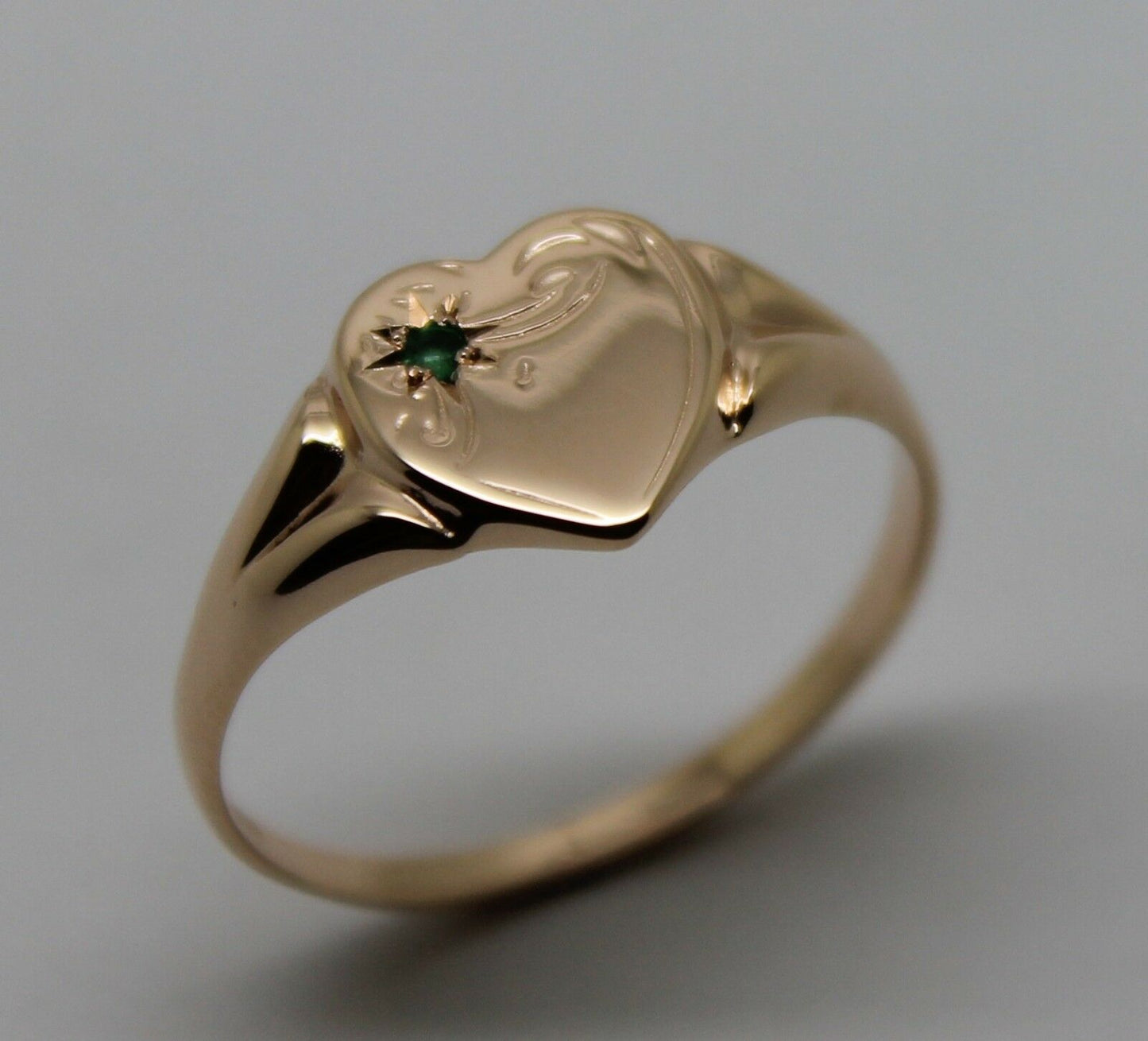 Kaedesigns Genuine 9ct 9K Yellow, Rose and White Gold Green Emerald (Birthstone Of May) Signet Ring