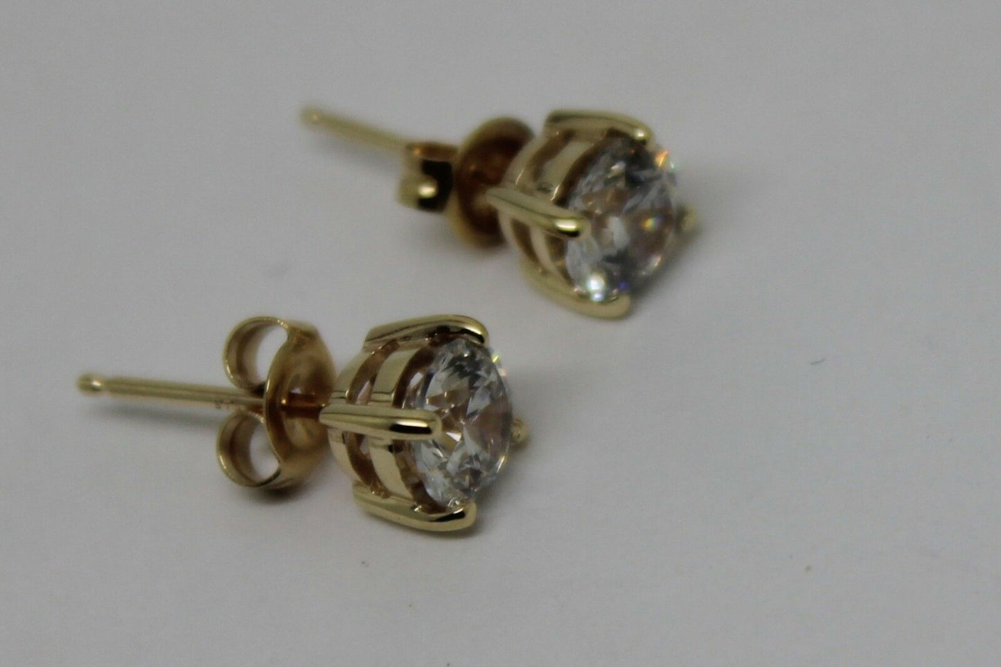 Kaedesigns GENUINE 9ct YELLOW Gold Claw-set Round 5.5mm Stud Earrings