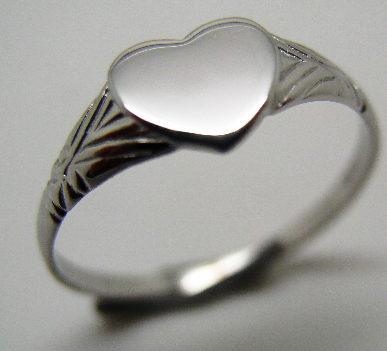 Kaedesigns, Genuine Solid 9ct 9kt 375 White Gold Heart Signet Ring Size S