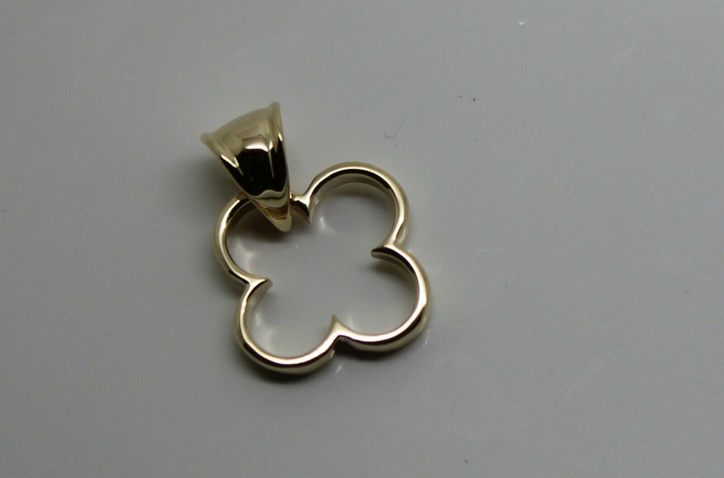 Solid 9ct 9K Yellow, Rose or White Gold Small Clover Pendant With Bale