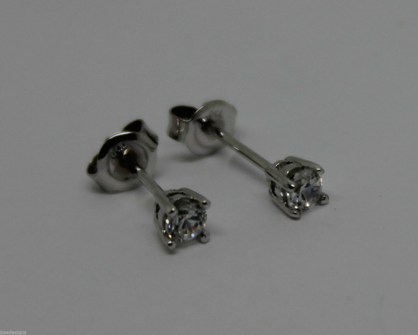 Genuine New 18ct White Gold Claw-set Round 3mm TDW 0.22ct Genuine Diamond Si Stud Earrings