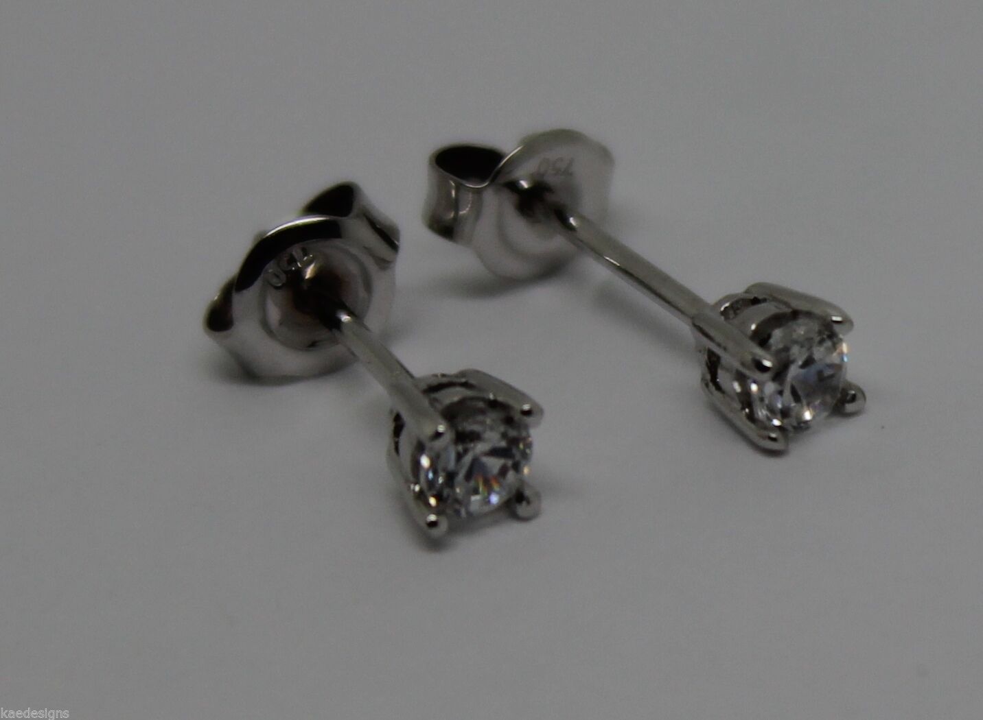 Genuine New 18ct White Gold Claw-set Round 3mm TDW 0.22ct Genuine Diamond Si Stud Earrings