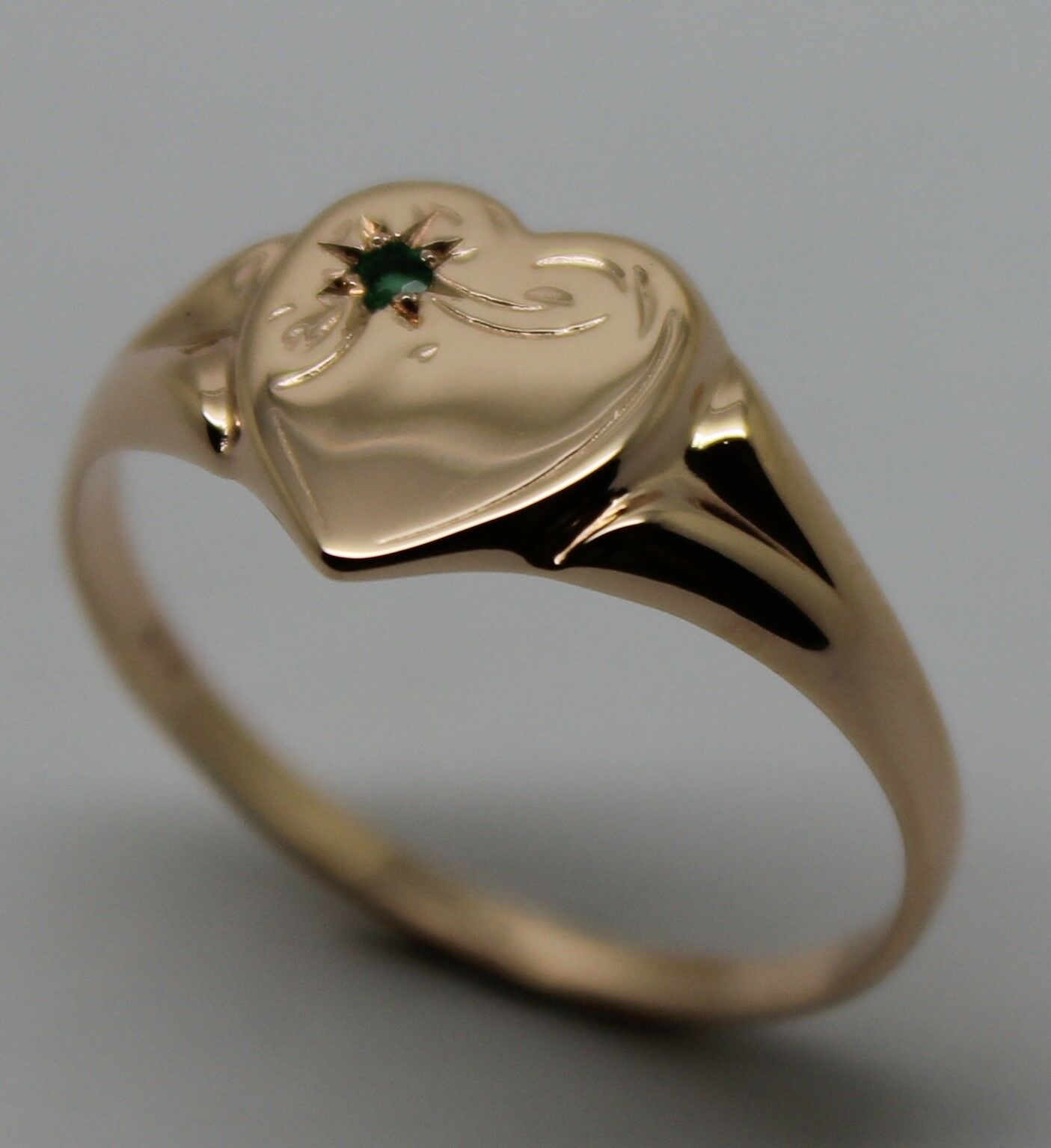 Kaedesigns Genuine 9ct 9K Yellow, Rose and White Gold Green Emerald (Birthstone Of May) Signet Ring