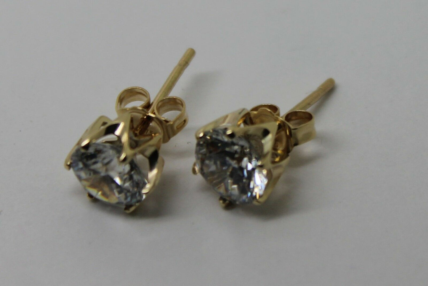 Genuine New 9ct Yellow Gold Claw-Set Round 7mm Stud Earrings