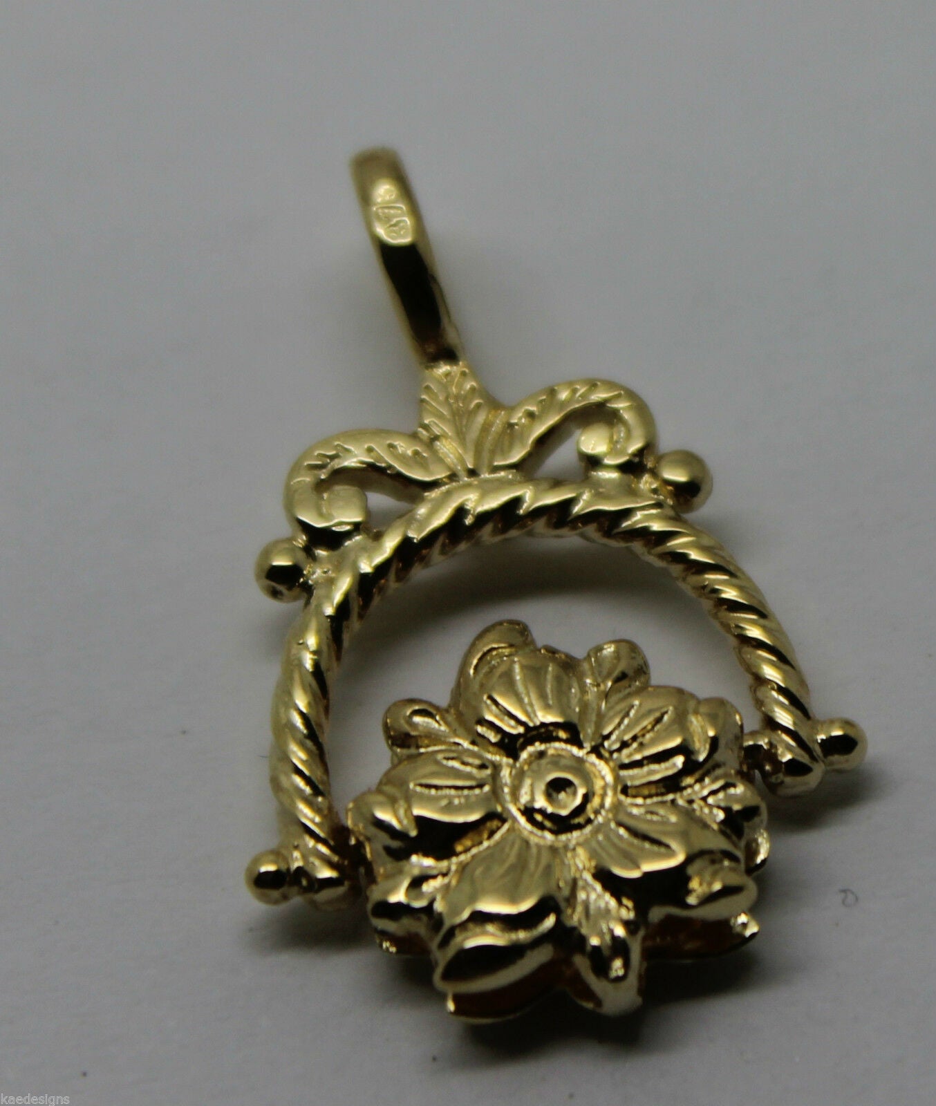 Genuine 9ct 9k Solid Yellow Gold  Flower Spinner Pendant