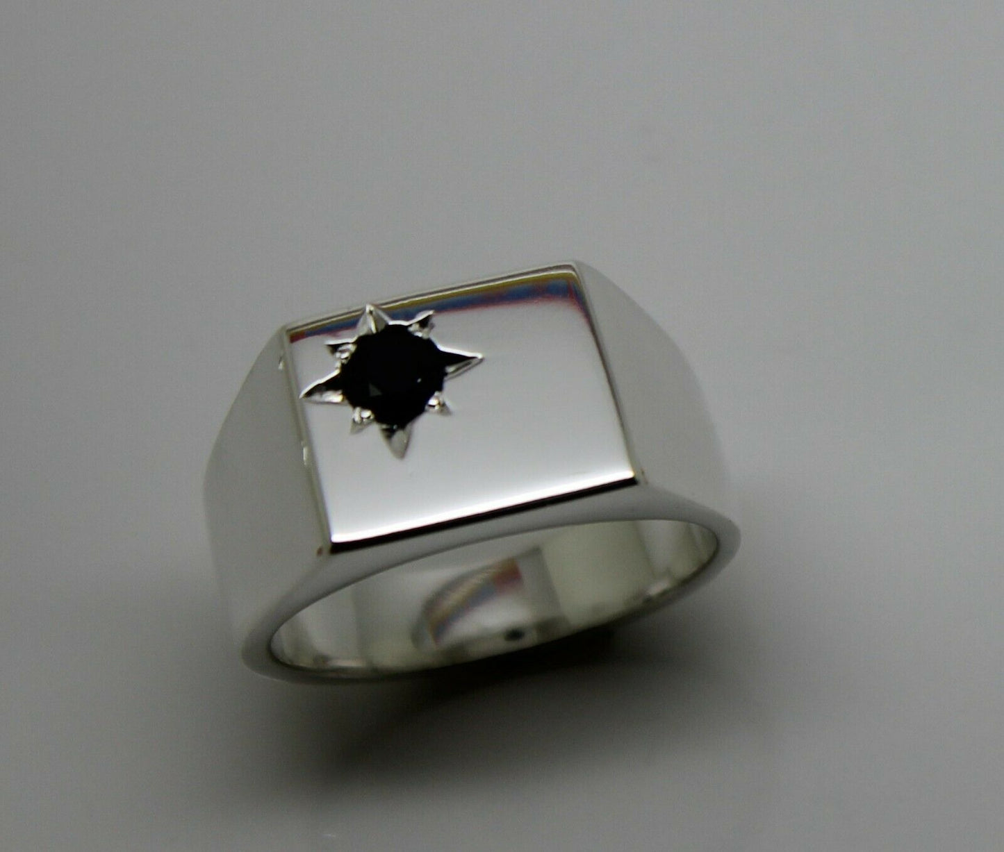 Kaedesigns Mens Sterling Silver 925 Black 4mm Sapphire Square Signet Ring