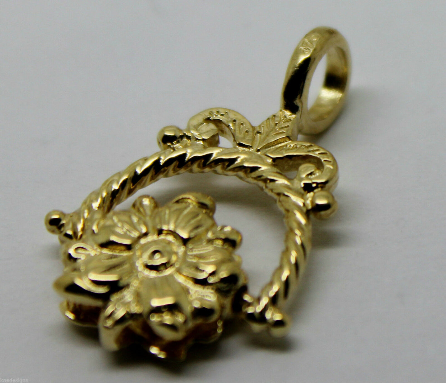 Genuine 9ct 9k Solid Yellow Gold  Flower Spinner Pendant