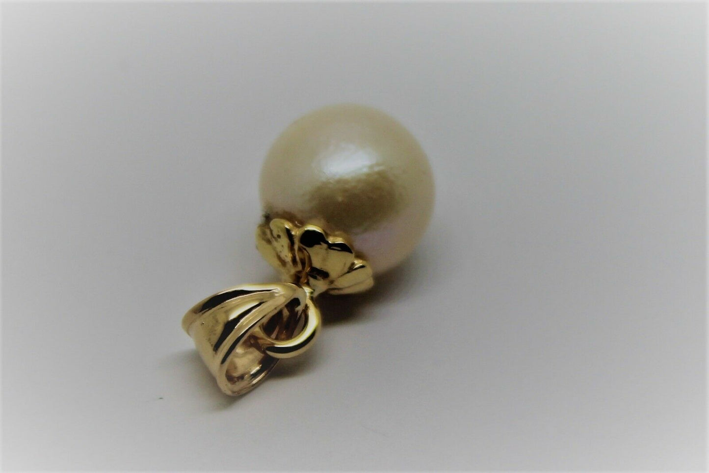 9ct 9k  Solid Yellow Gold 14mm White Freshwater Pearl Ball Pendant