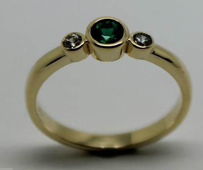 Size O Genuine 9ct 9kt Yellow, Rose or White Gold Trilogy & Emerald Ring