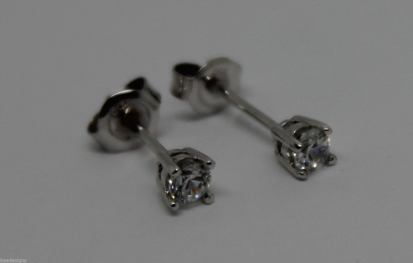 Genuine New 18ct White Gold Claw-set Round 3mm TDW 0.22ct Genuine Diamond Si Stud Earrings