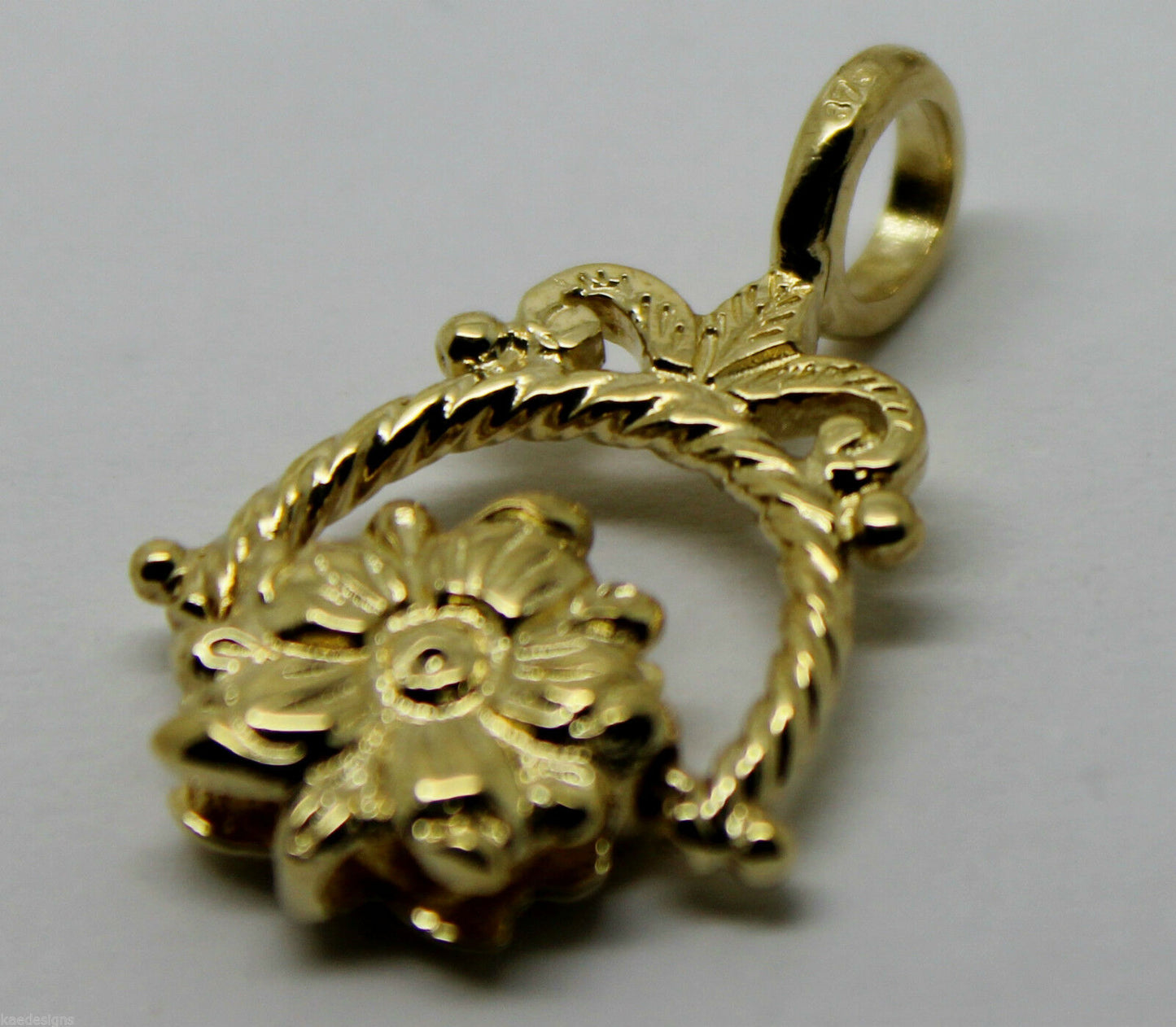 Genuine 9ct 9k Solid Yellow Gold  Flower Spinner Pendant