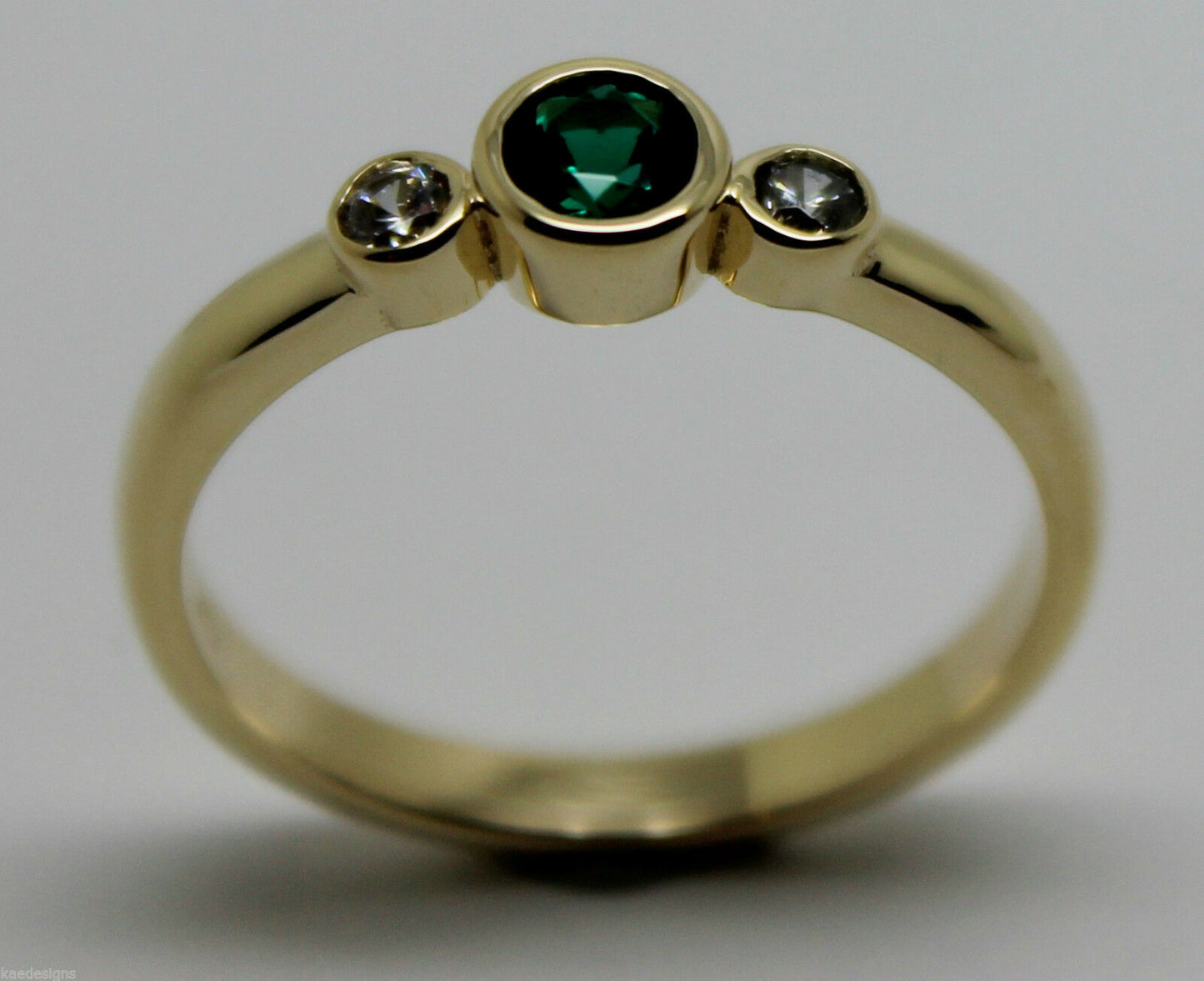 Size O Genuine 9ct 9kt Yellow, Rose or White Gold Trilogy & Emerald Ring