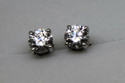 Genuine 9ct White Gold Claw-set Round 5.5mm Stud Earrings