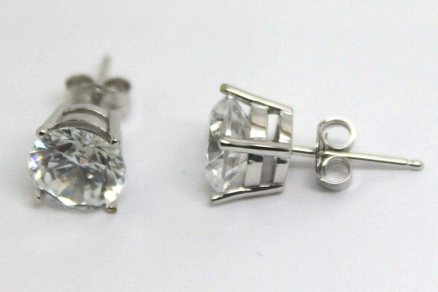 Genuine New 9ct White Gold Claw-Set Round 7mm Stud Earrings