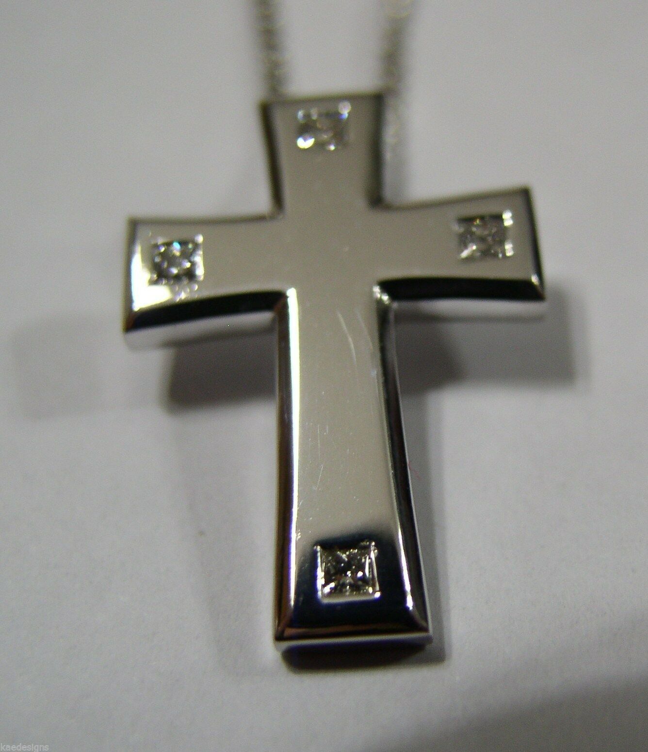 Genuine 18ct / 750 White Gold Crucifix Cross And Genuine Diamond Pendant