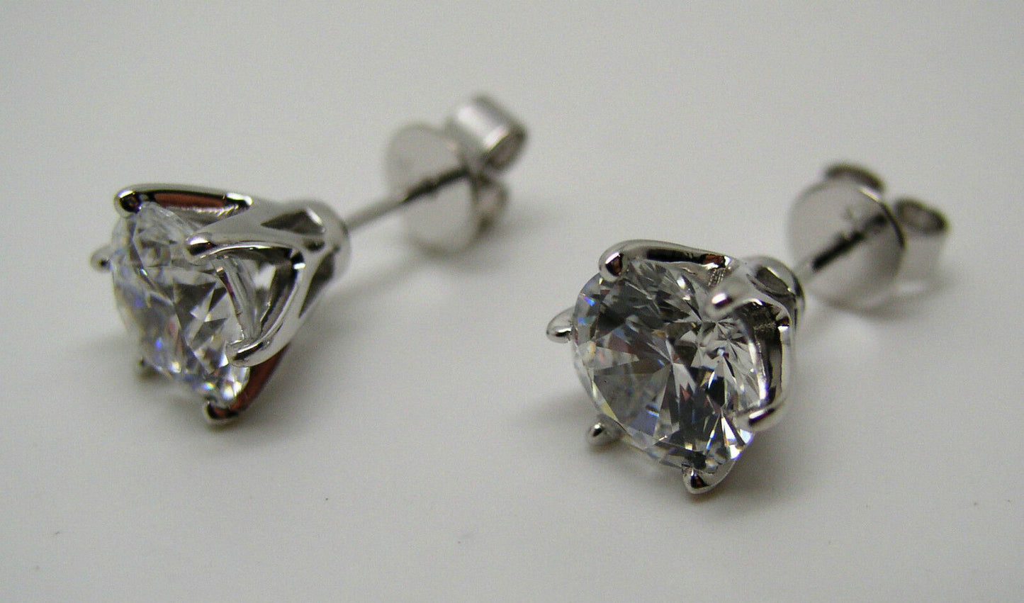 GENUINE New 9ct White Gold Claw-set Round 1ct Cubic Stud Earrings