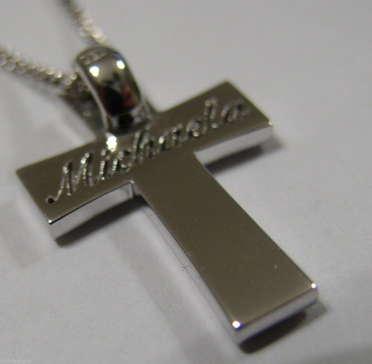 Genuine 18ct / 750 White Gold Crucifix Cross And Genuine Diamond Pendant