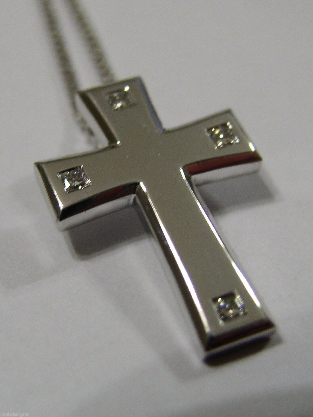 Genuine 18ct / 750 White Gold Crucifix Cross And Genuine Diamond Pendant